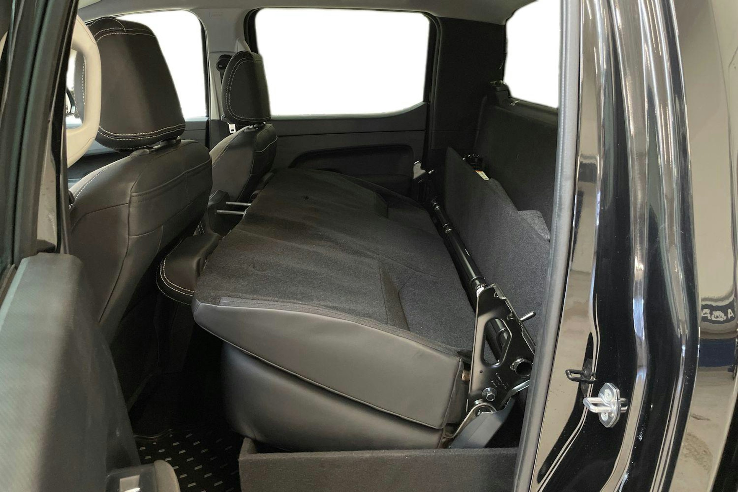 musta Volkswagen Amarok 2024 kuva 11.