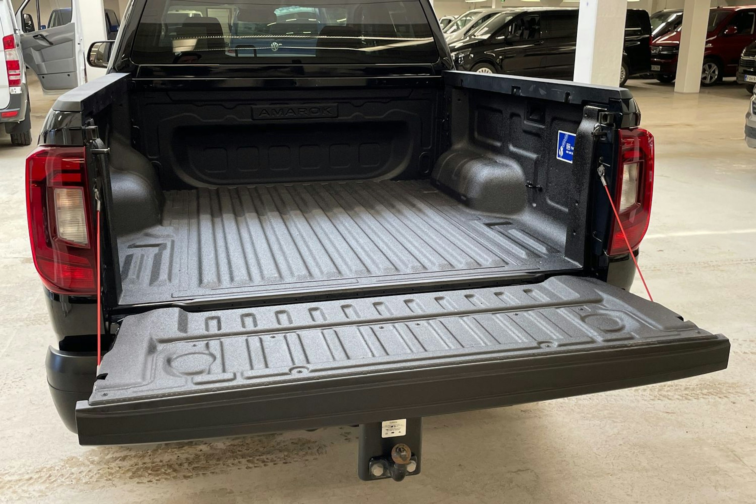 musta Volkswagen Amarok 2024 kuva 13.