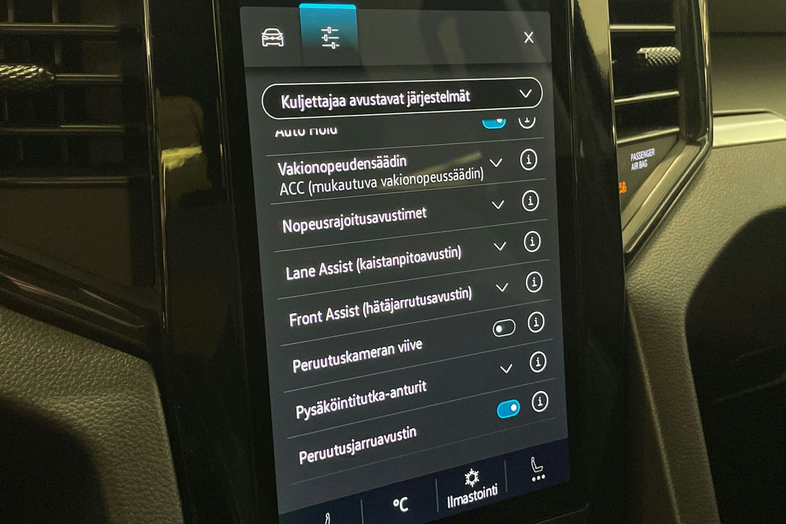 musta Volkswagen Amarok 2024 kuva 24.