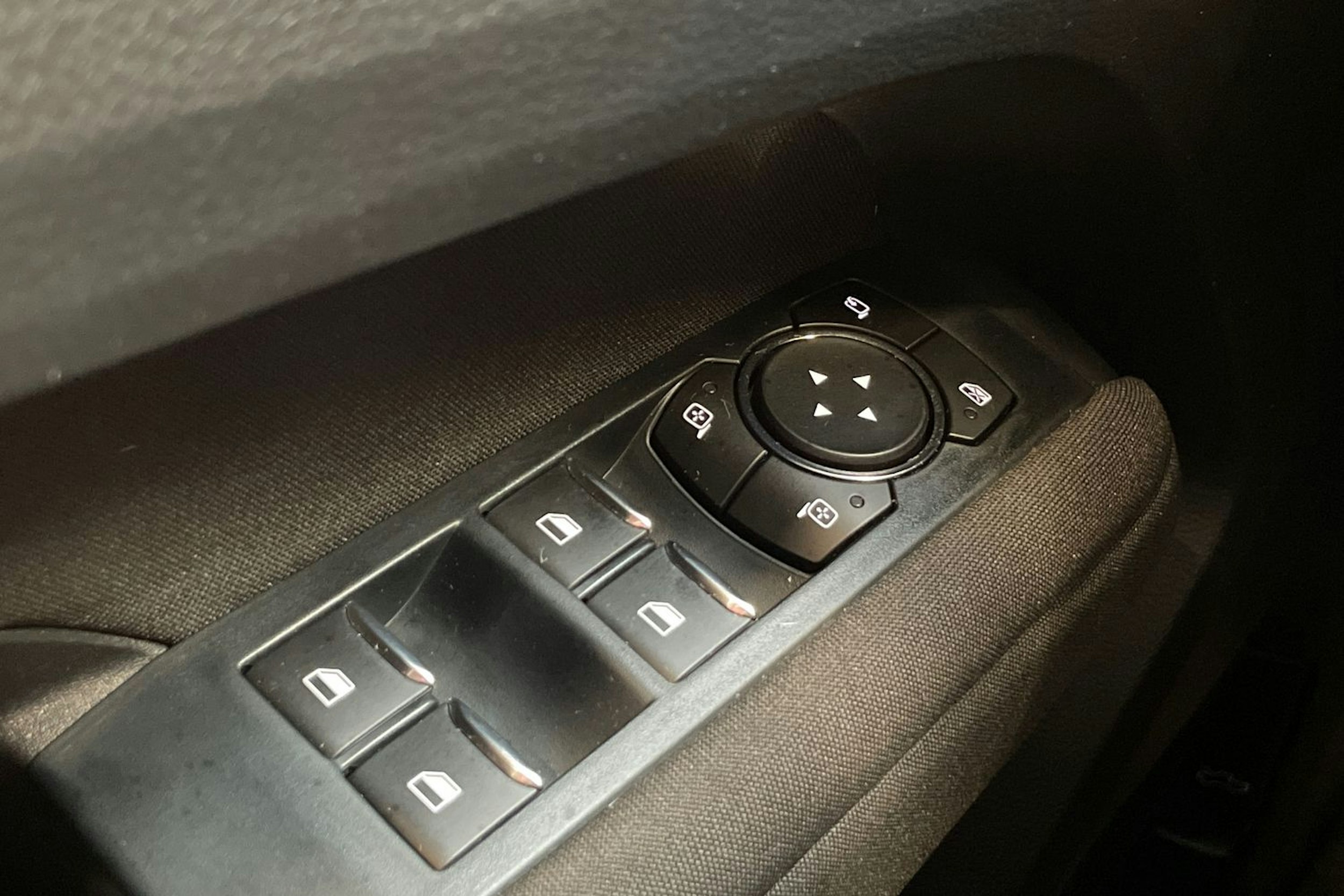 musta Volkswagen Amarok 2024 kuva 29.