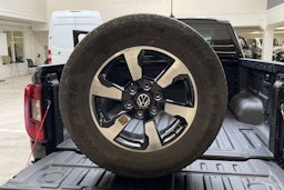 musta Volkswagen Amarok 2024 kuva 32.