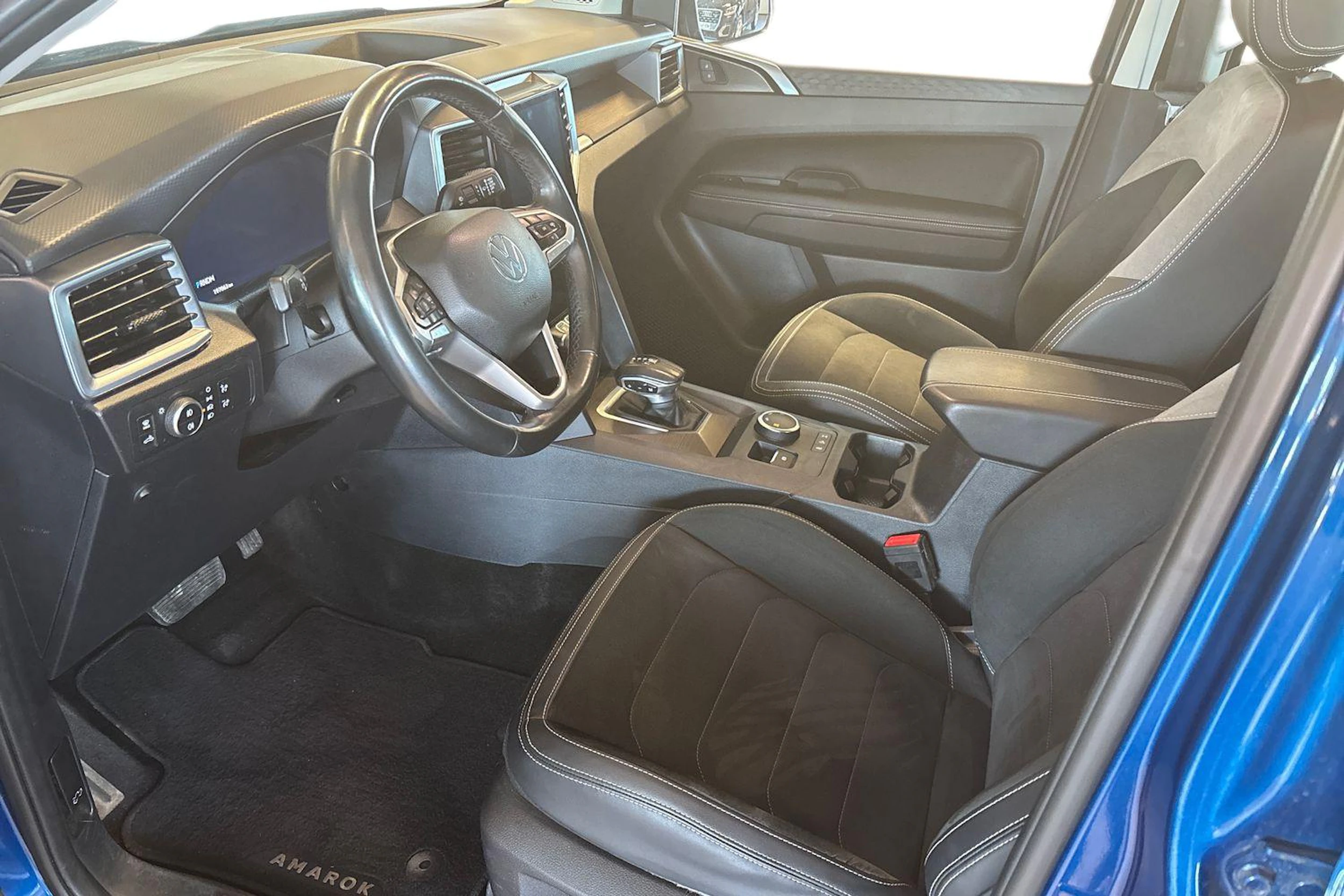 Sininen Volkswagen Amarok 2024 kuva 8.