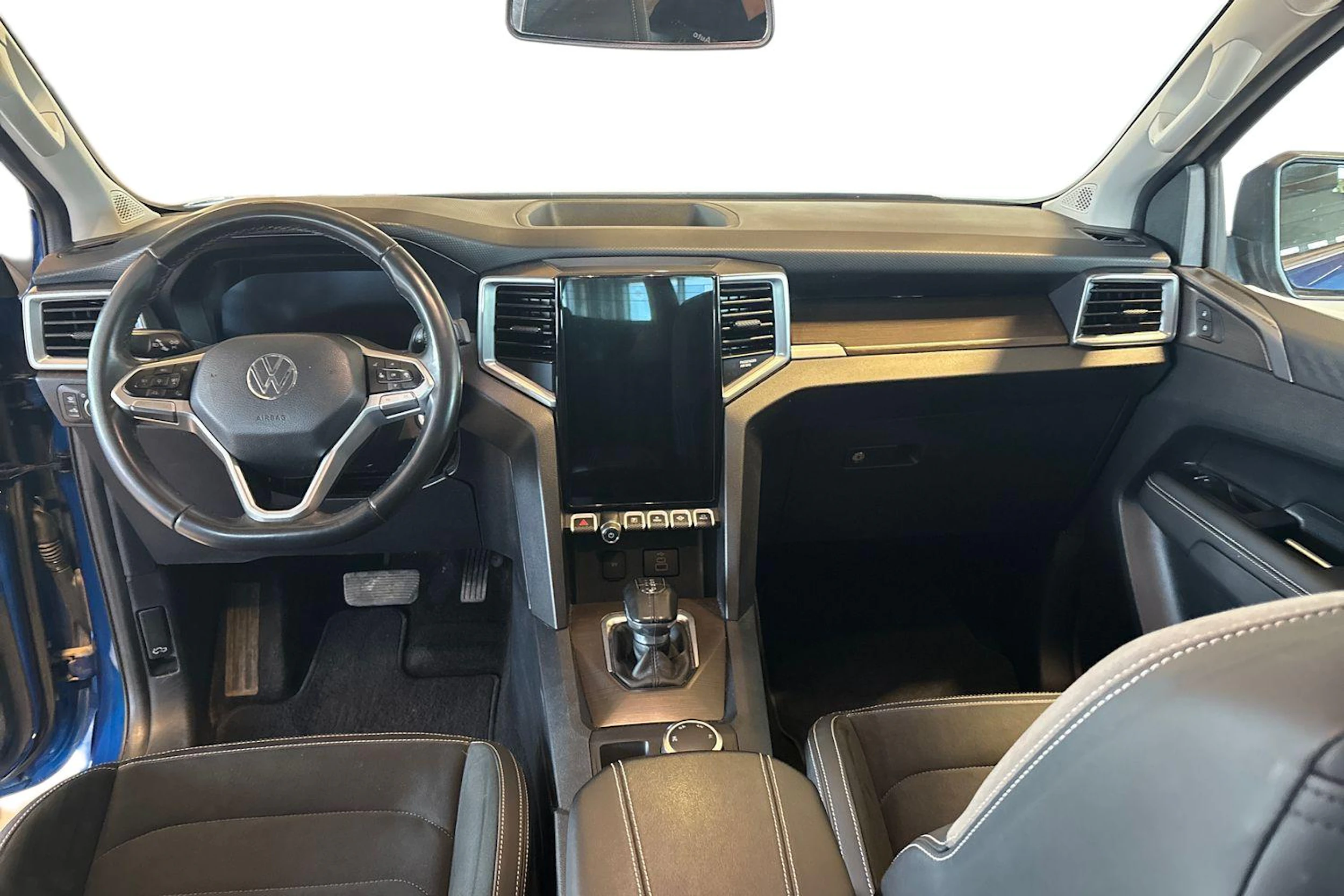 Sininen Volkswagen Amarok 2024 kuva 9.