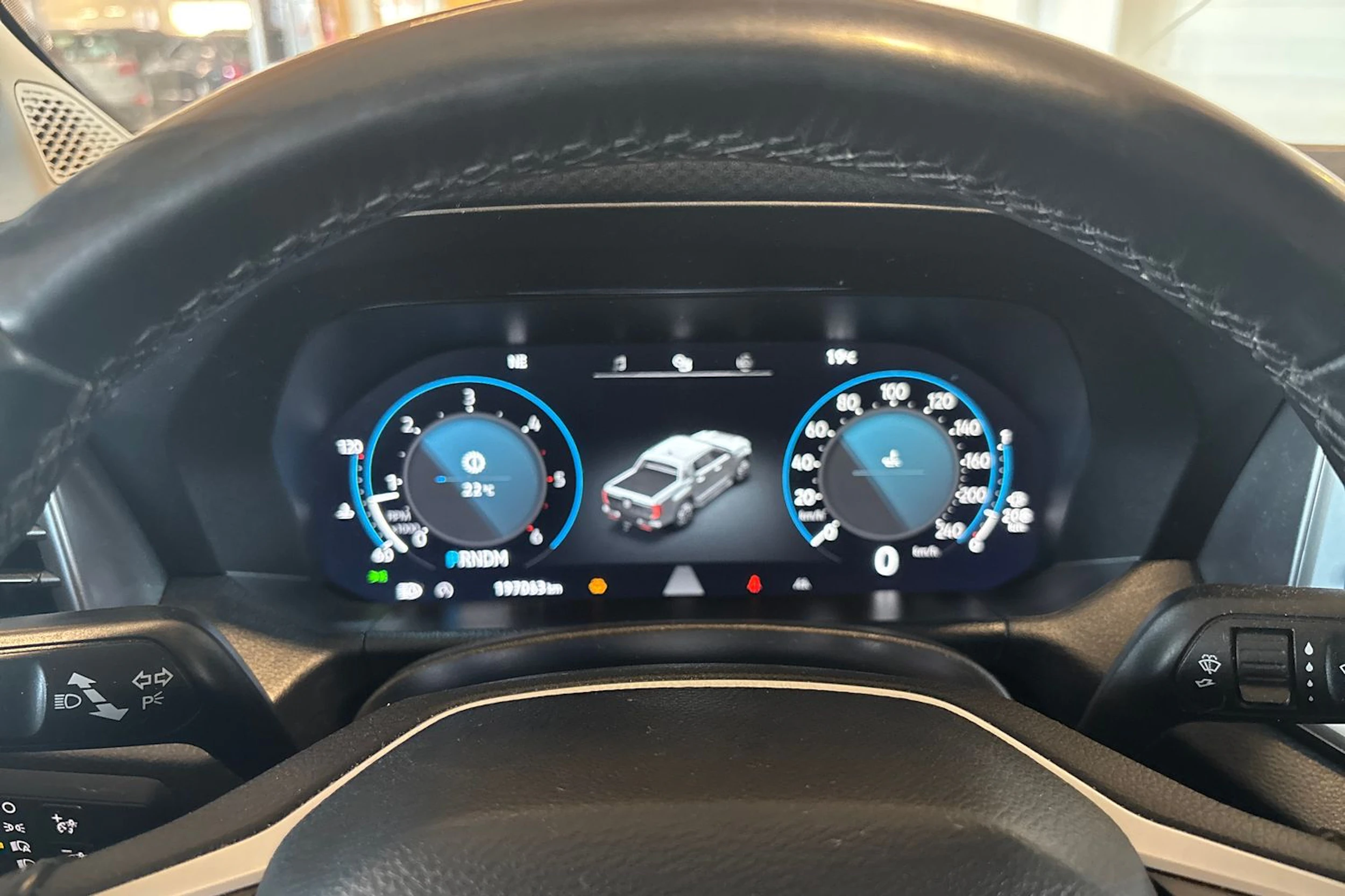 Sininen Volkswagen Amarok 2024 kuva 16.
