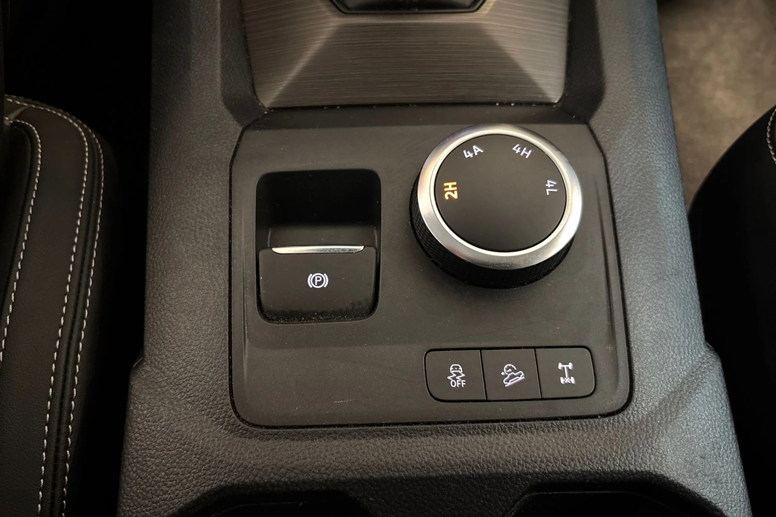 Sininen Volkswagen Amarok 2024 kuva 18.