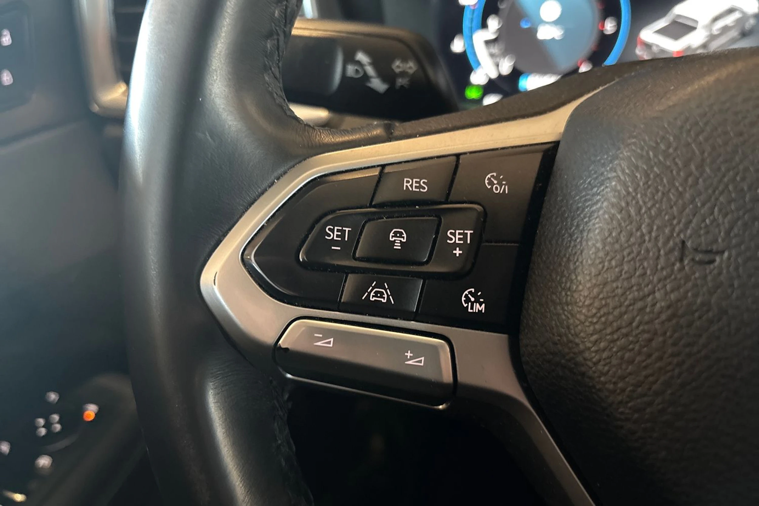 Sininen Volkswagen Amarok 2024 kuva 19.