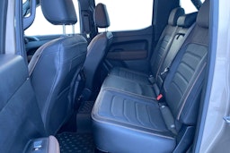 harmaa Volkswagen Amarok 2024 kuva 11.