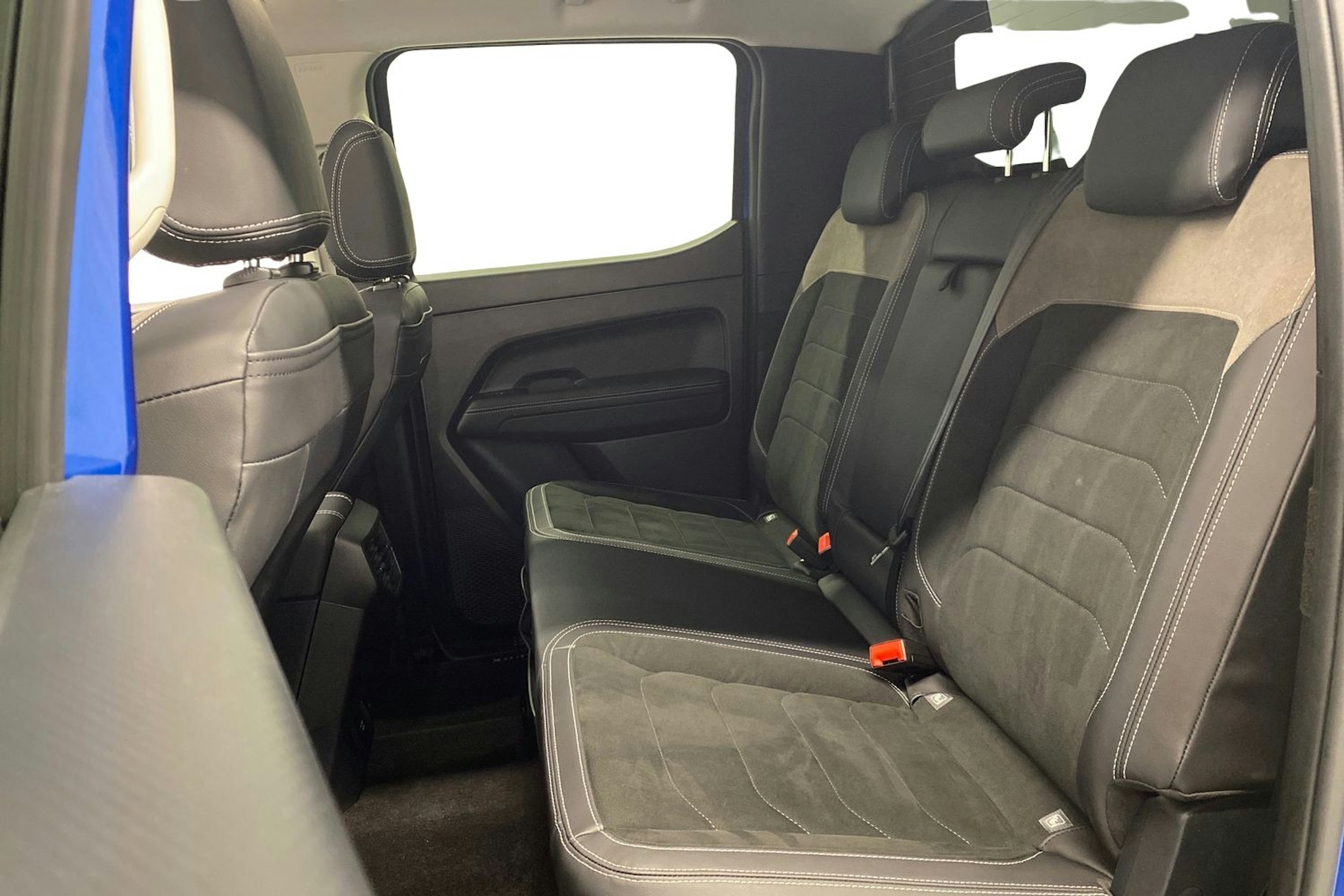 sininen Volkswagen Amarok 2024 kuva 10.