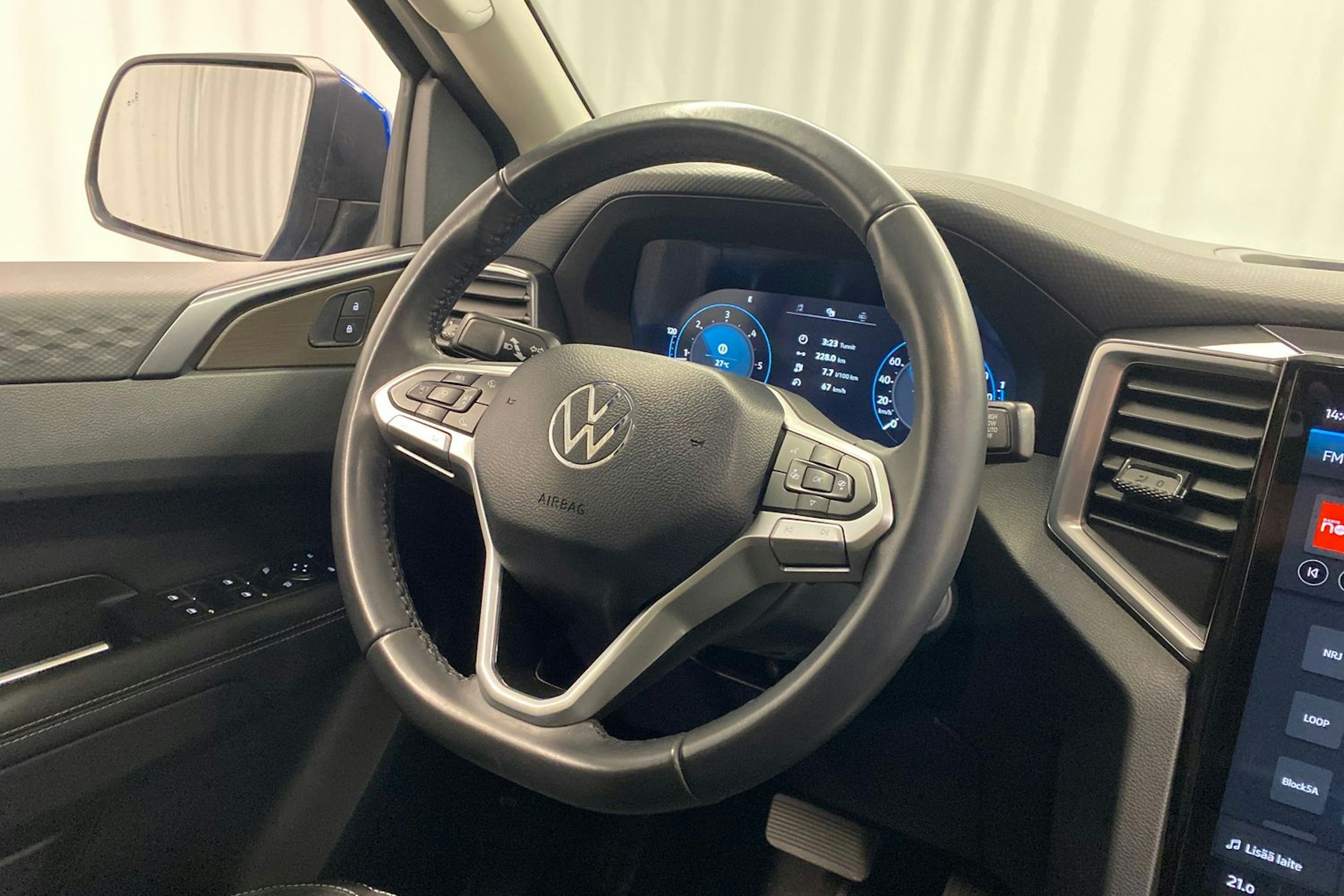 sininen Volkswagen Amarok 2024 kuva 14.