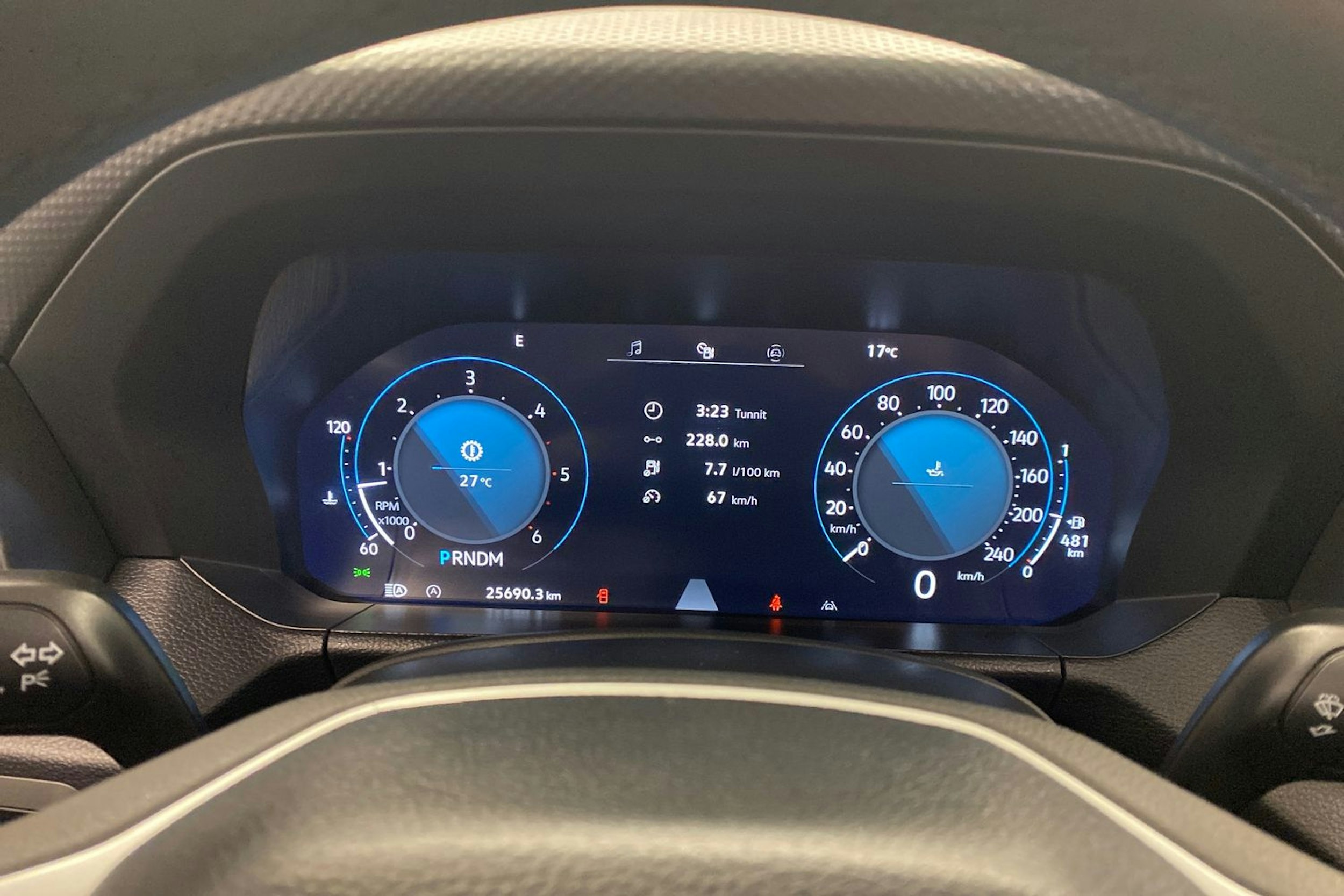 sininen Volkswagen Amarok 2024 kuva 15.