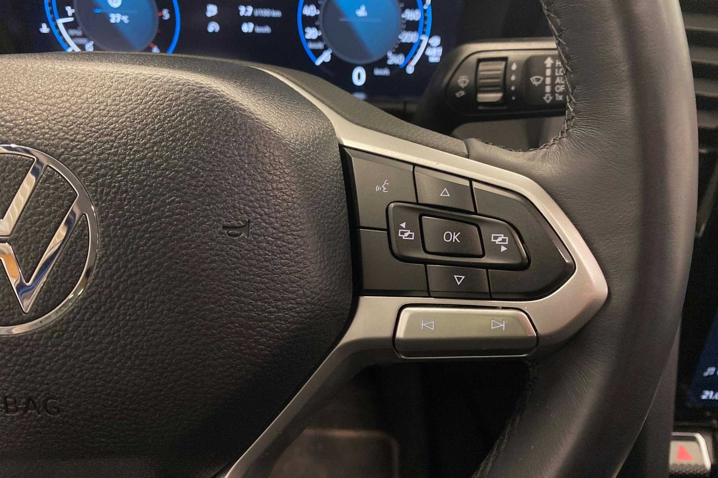 sininen Volkswagen Amarok 2024 kuva 17.