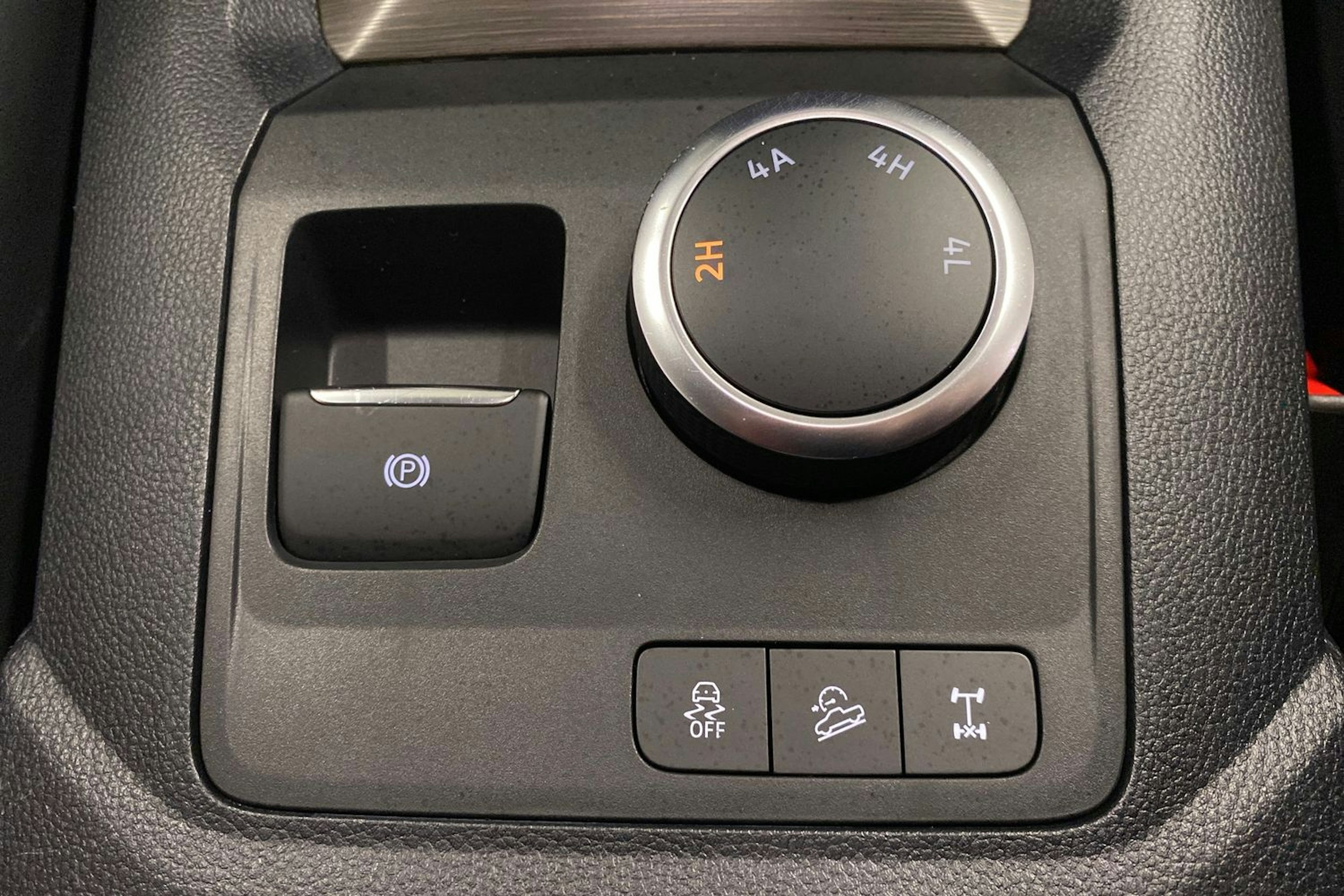 sininen Volkswagen Amarok 2024 kuva 25.