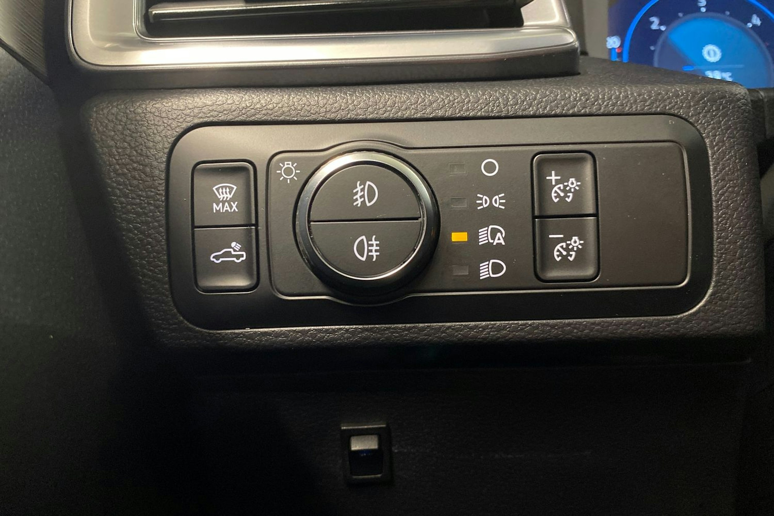 sininen Volkswagen Amarok 2024 kuva 26.