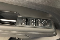 sininen Volkswagen Amarok 2024 kuva 27.