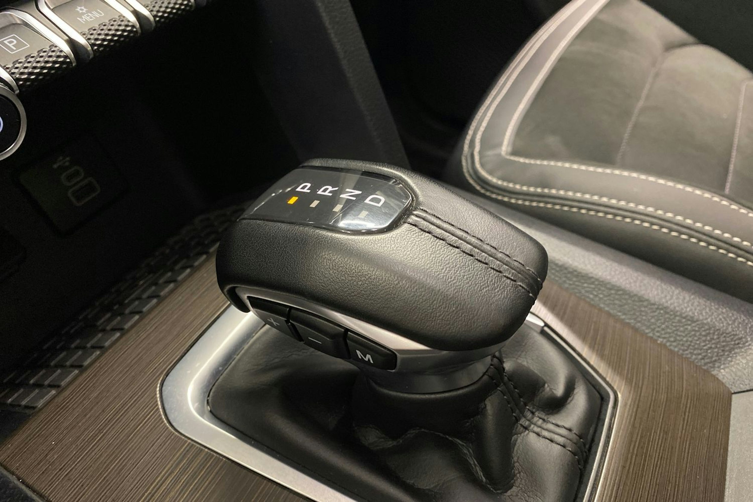sininen Volkswagen Amarok 2024 kuva 30.