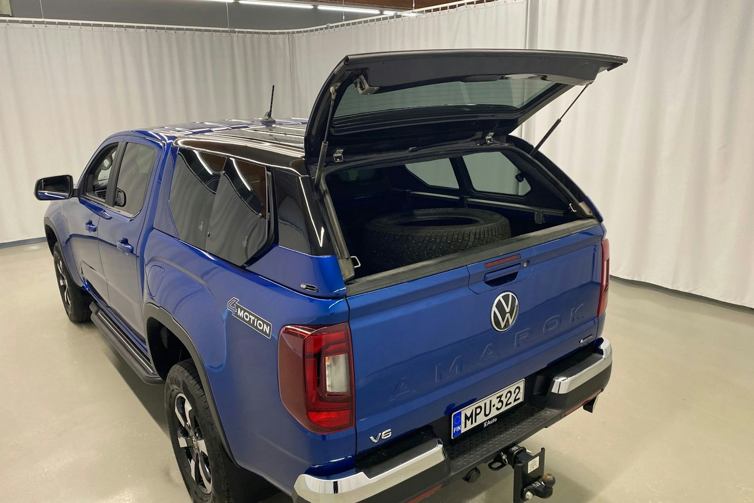 sininen Volkswagen Amarok 2024 kuva 31.