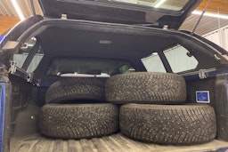 sininen Volkswagen Amarok 2024 kuva 32.