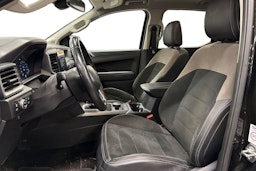 Musta Volkswagen Amarok 2024 kuva 3.