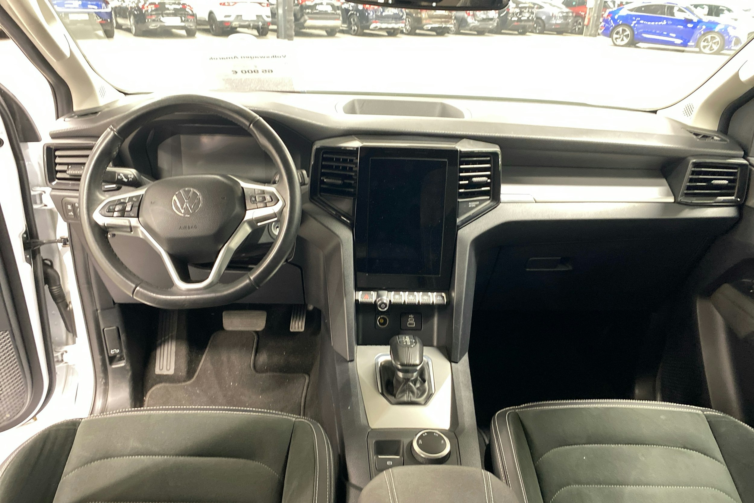 valkoinen Volkswagen Amarok 2024 kuva 7.