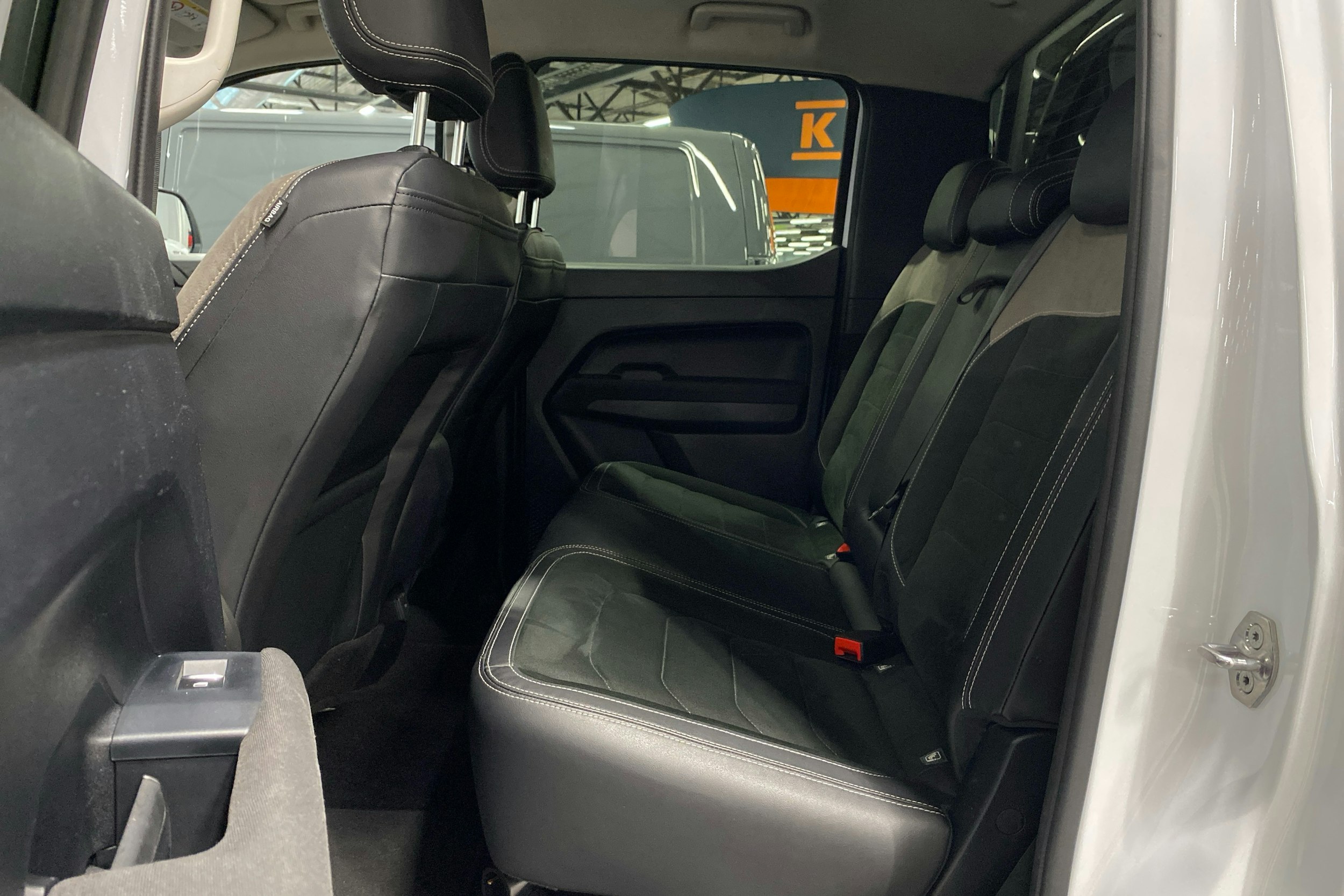valkoinen Volkswagen Amarok 2024 kuva 8.