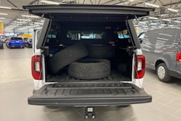 valkoinen Volkswagen Amarok 2024 kuva 10.