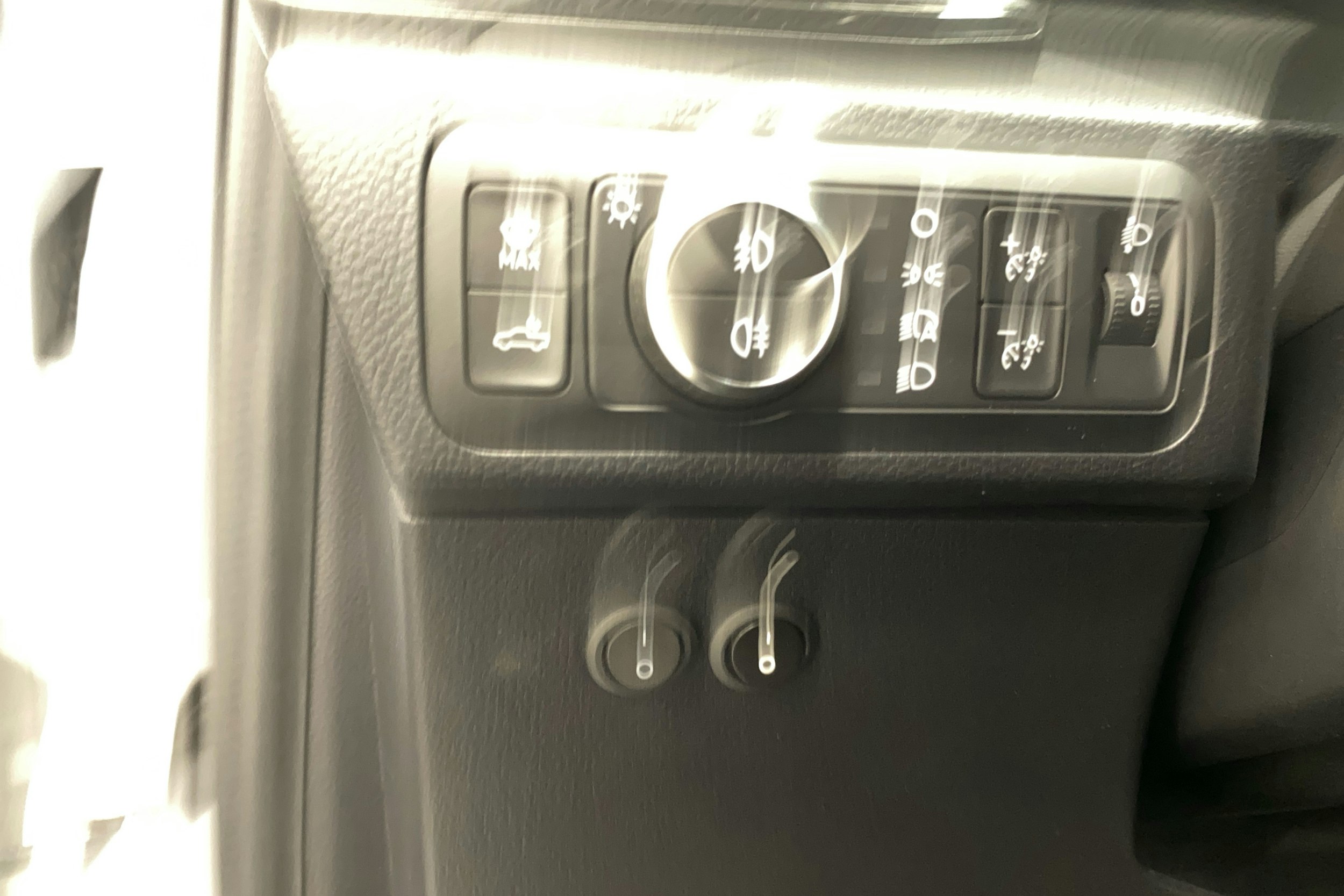 valkoinen Volkswagen Amarok 2024 kuva 16.