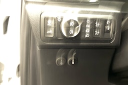 valkoinen Volkswagen Amarok 2024 kuva 16.