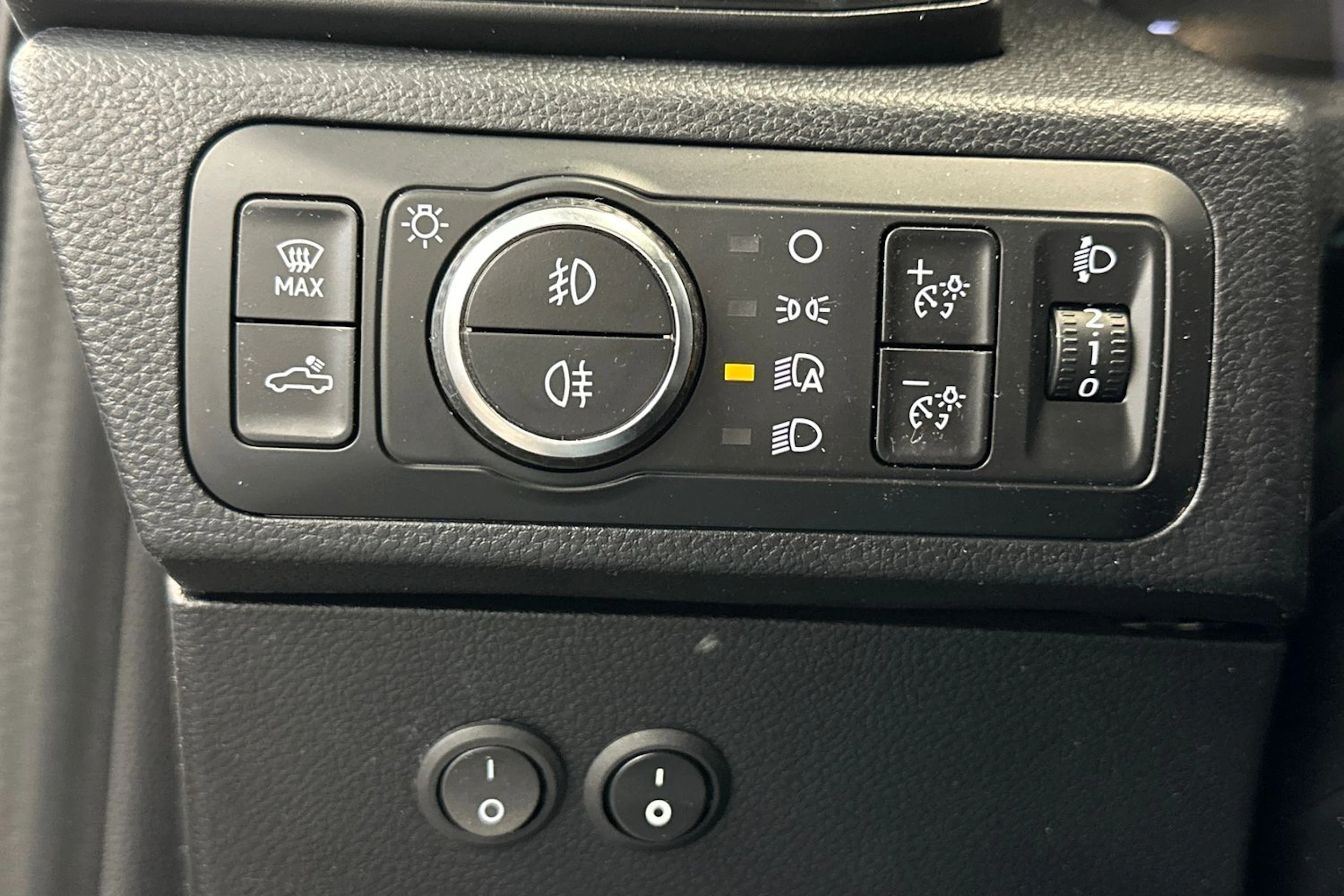 valkoinen Volkswagen Amarok 2024 kuva 21.