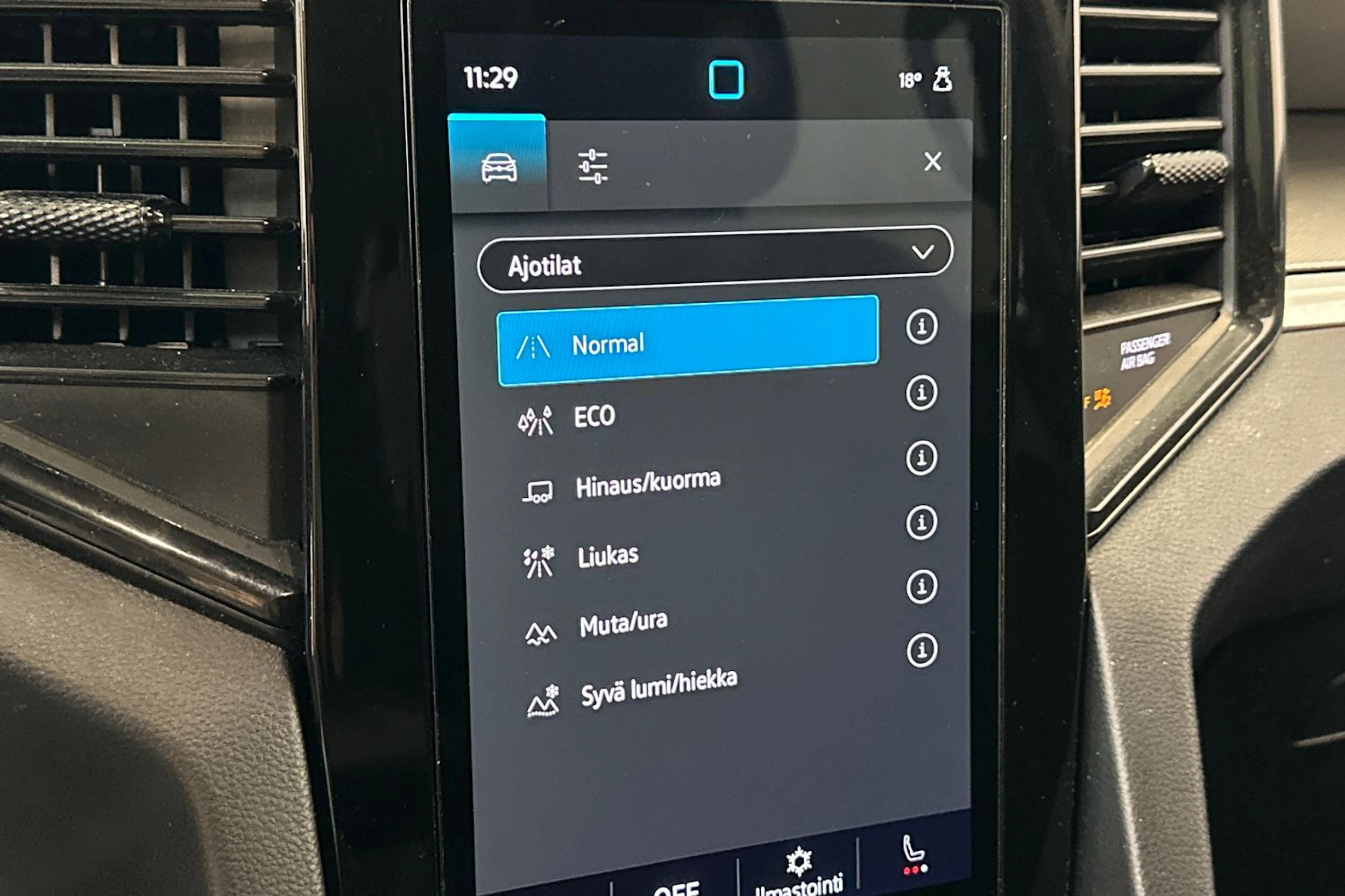 valkoinen Volkswagen Amarok 2024 kuva 27.