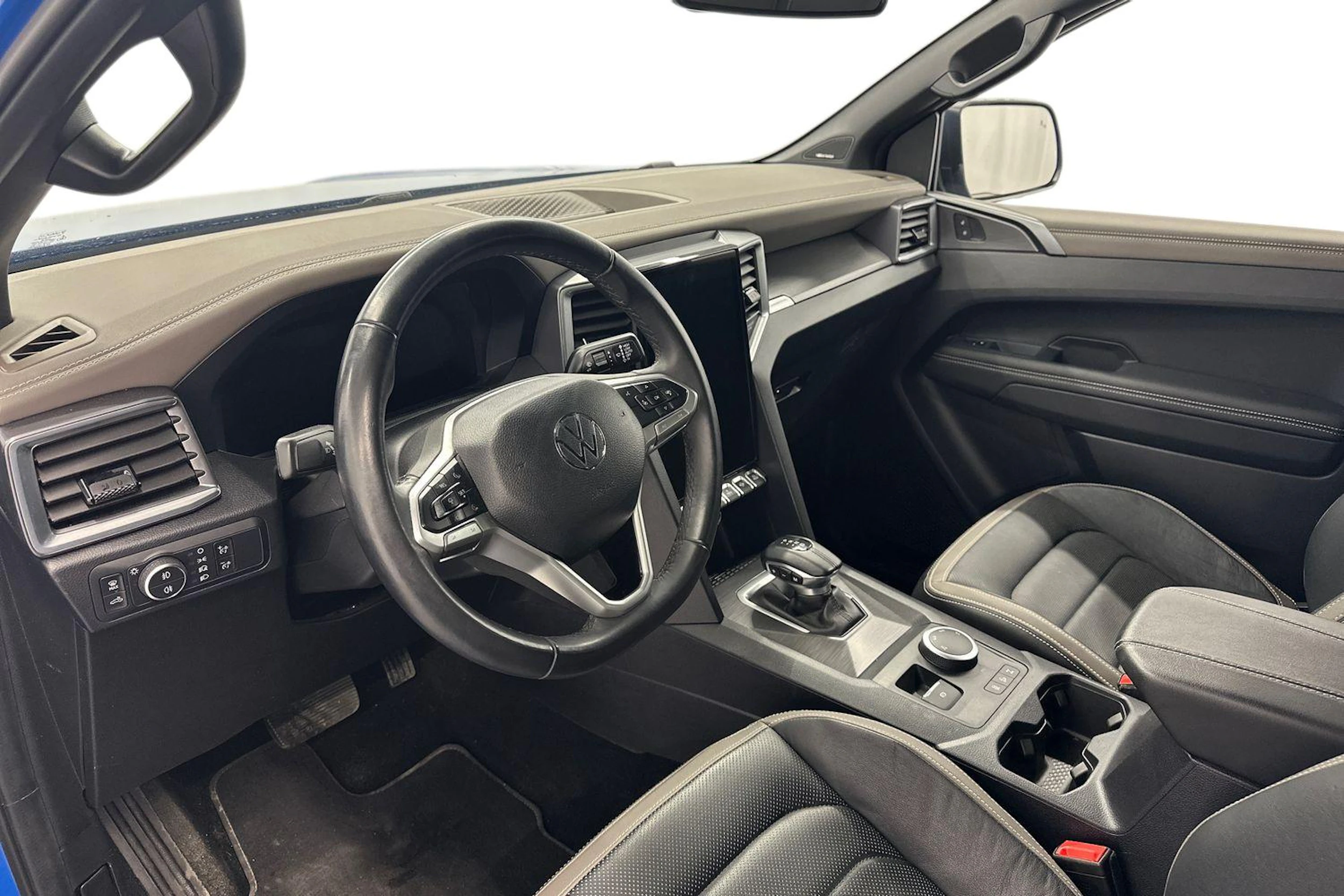 sininen Volkswagen Amarok 2024 kuva 6.