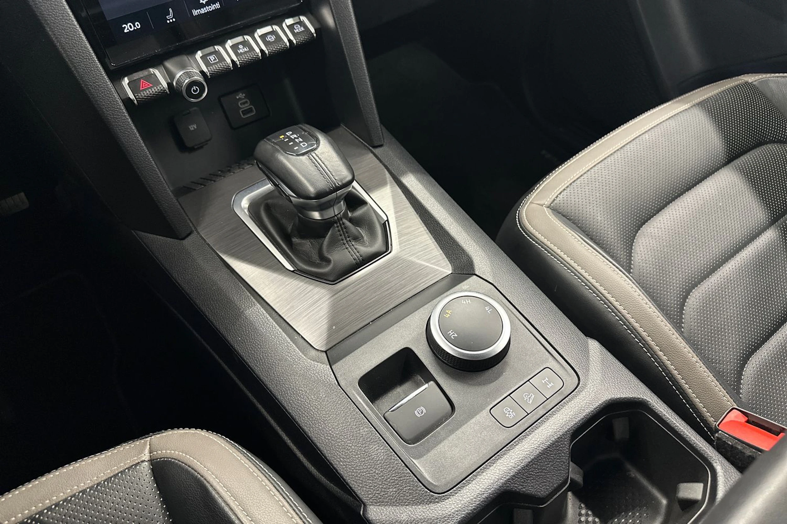 sininen Volkswagen Amarok 2024 kuva 19.