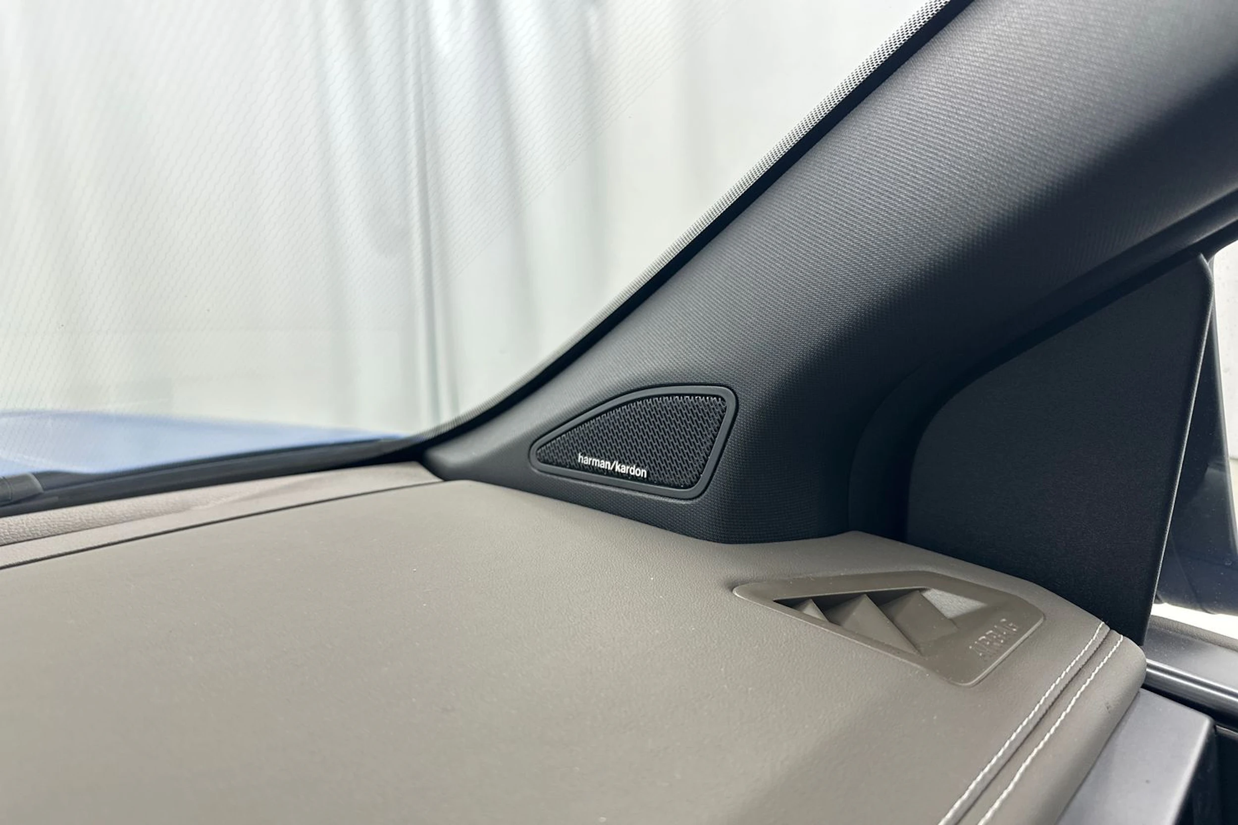 sininen Volkswagen Amarok 2024 kuva 20.