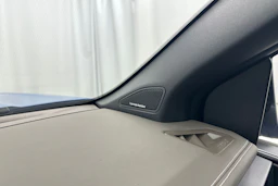 sininen Volkswagen Amarok 2024 kuva 20.