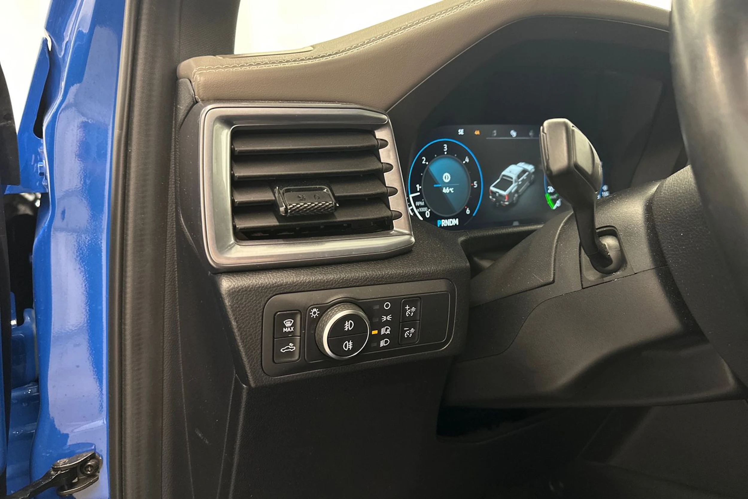 sininen Volkswagen Amarok 2024 kuva 21.