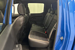 sininen Volkswagen Amarok 2024 kuva 22.