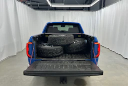 sininen Volkswagen Amarok 2024 kuva 24.