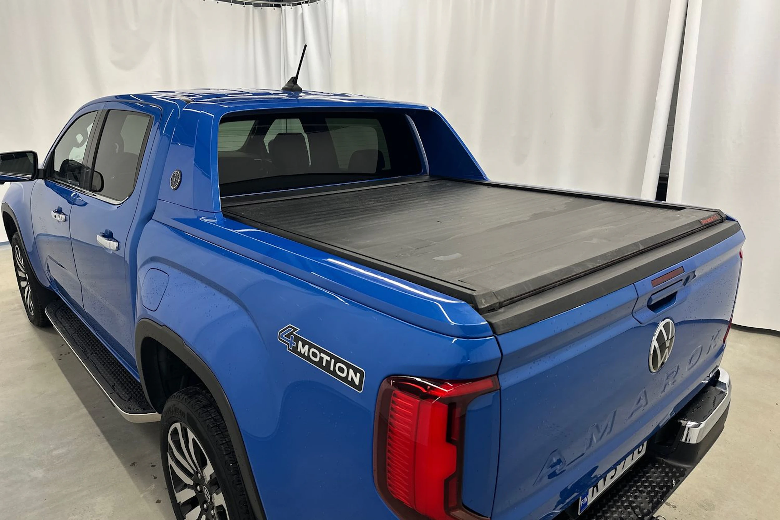 sininen Volkswagen Amarok 2024 kuva 25.