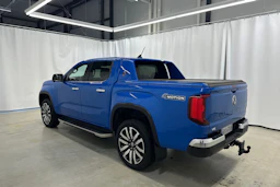 sininen Volkswagen Amarok 2024 kuva 26.