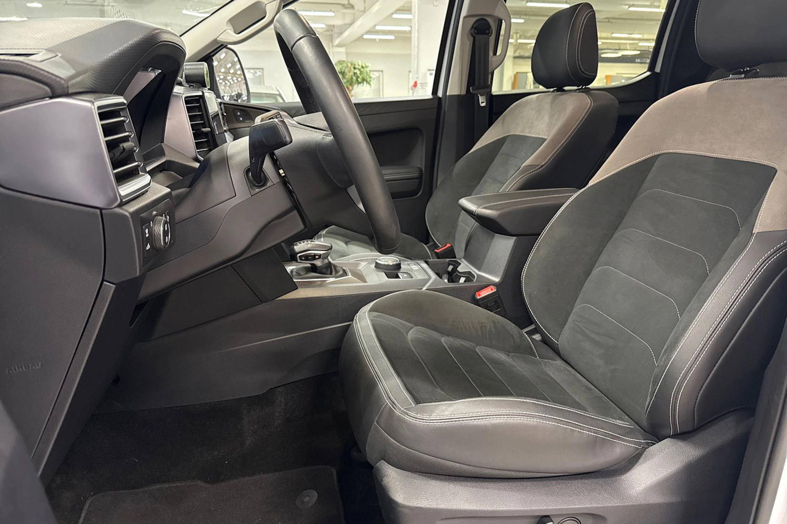 valkoinen Volkswagen Amarok 2024 kuva 5.