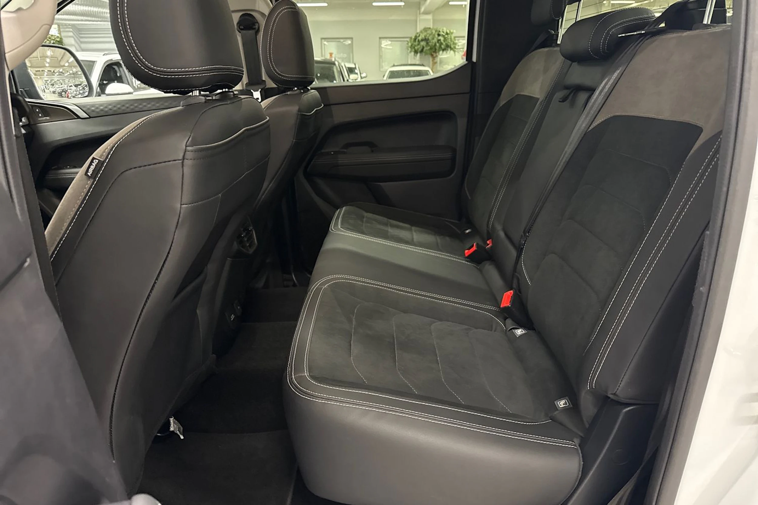 valkoinen Volkswagen Amarok 2024 kuva 6.