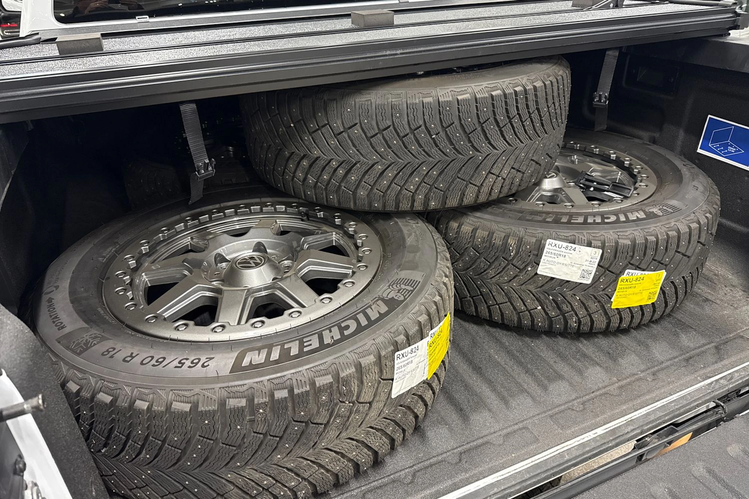 valkoinen Volkswagen Amarok 2024 kuva 7.
