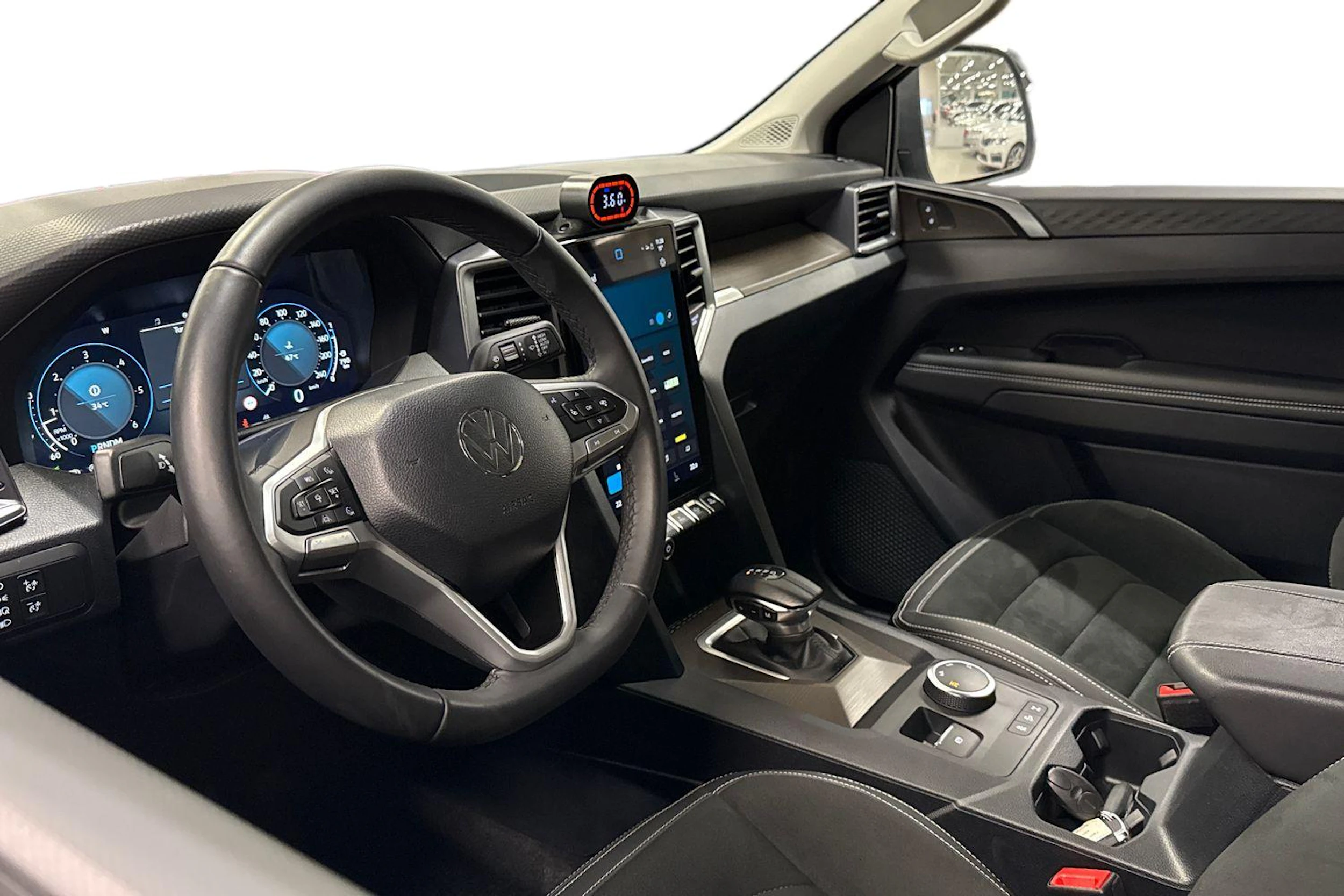 valkoinen Volkswagen Amarok 2024 kuva 8.