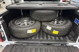 valkoinen Volkswagen Amarok 2024 kuva 15.