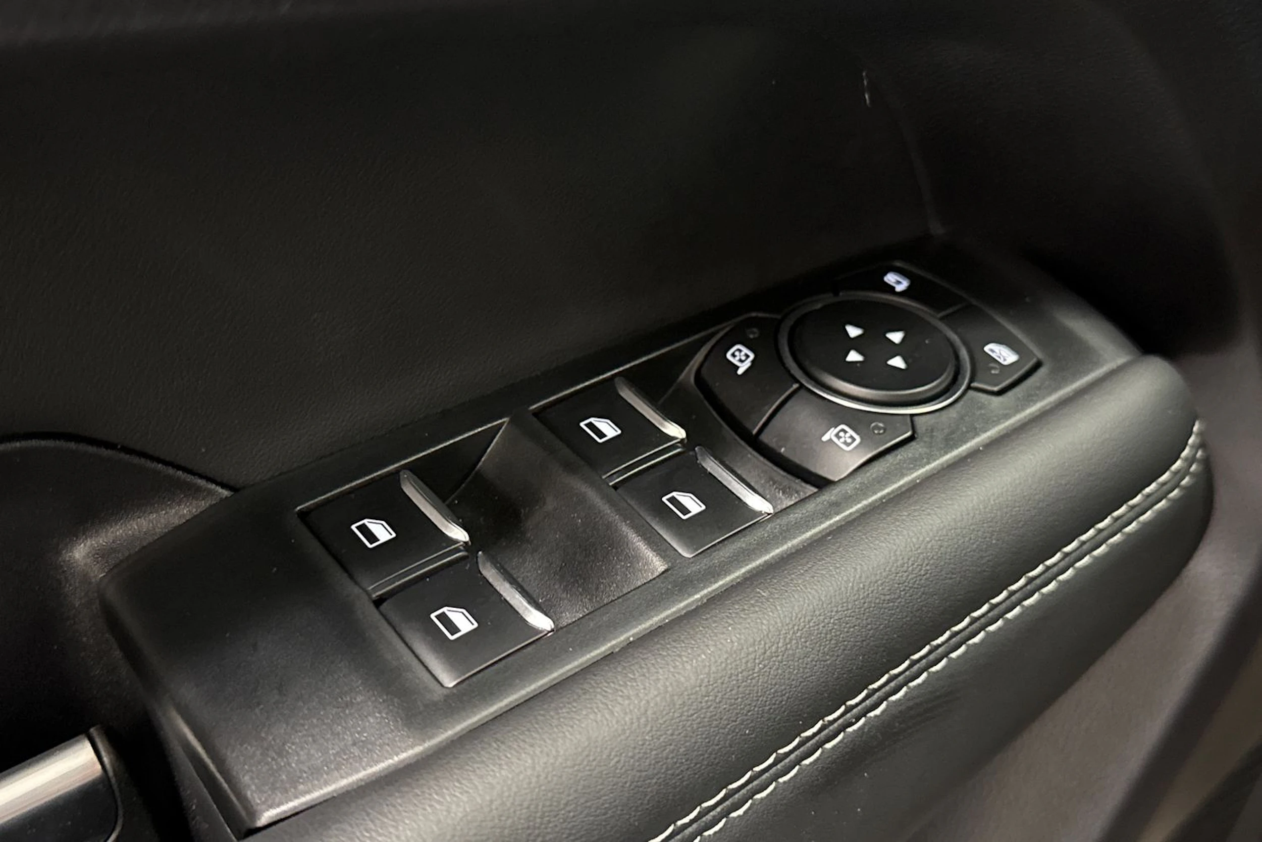 valkoinen Volkswagen Amarok 2024 kuva 21.