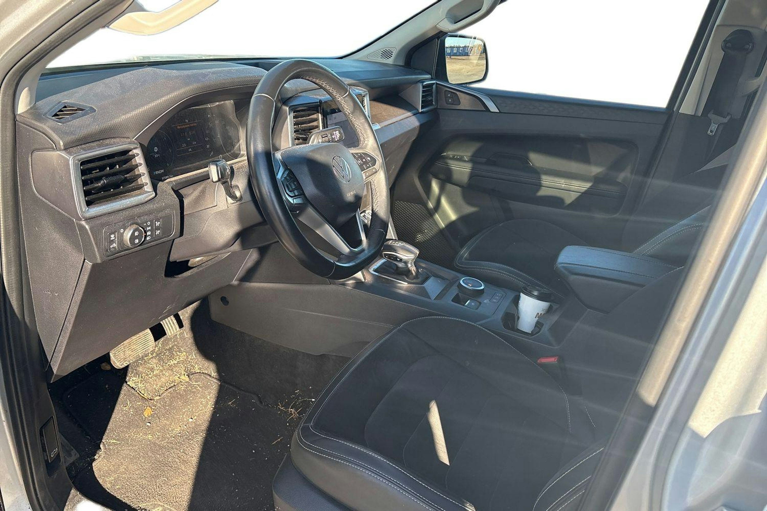 harmaa Volkswagen Amarok 2024 kuva 3.