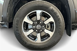 Musta Volkswagen Amarok 2024 kuva 11.