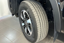 Musta Volkswagen Amarok 2024 kuva 13.