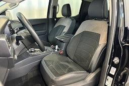 Musta Volkswagen Amarok 2024 kuva 14.