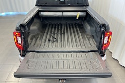 Musta Volkswagen Amarok 2024 kuva 17.