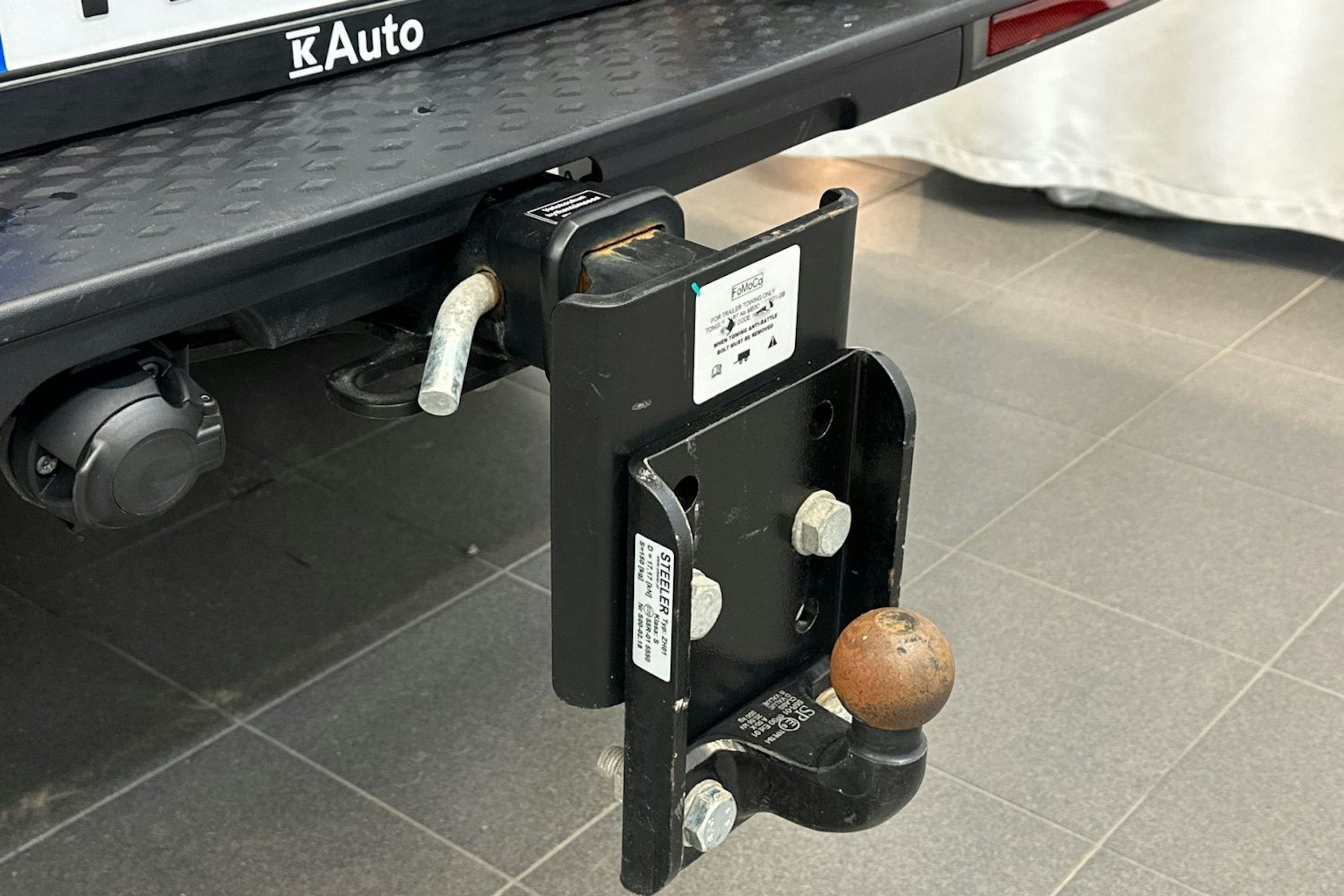 Musta Volkswagen Amarok 2024 kuva 19.